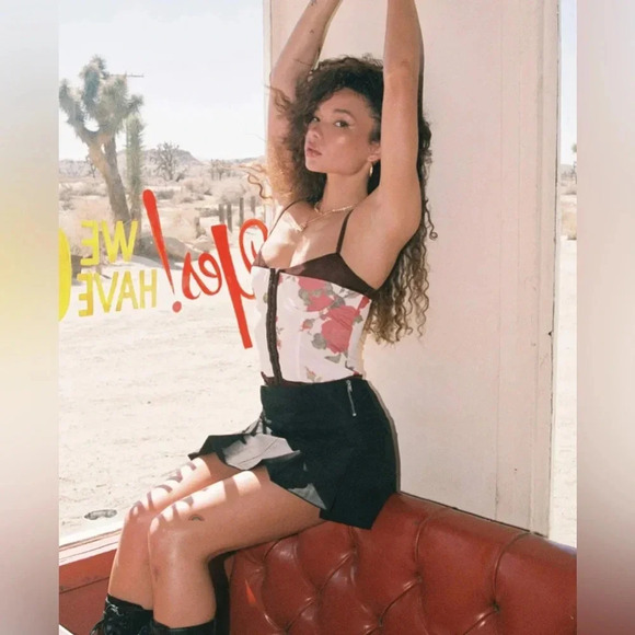 Princess Polly Colton Corset Top, Sz 6, White Floral, Roses, Red, Green, Brown - Picture 7 of 13